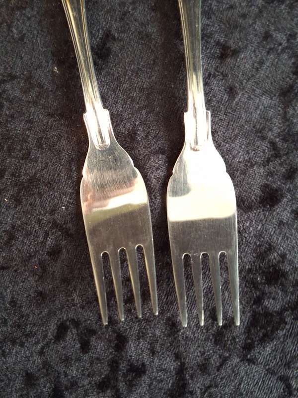 Vintage Set of 2 A1 Silver Plated Eetrite Kings Pattern Fish Forks.