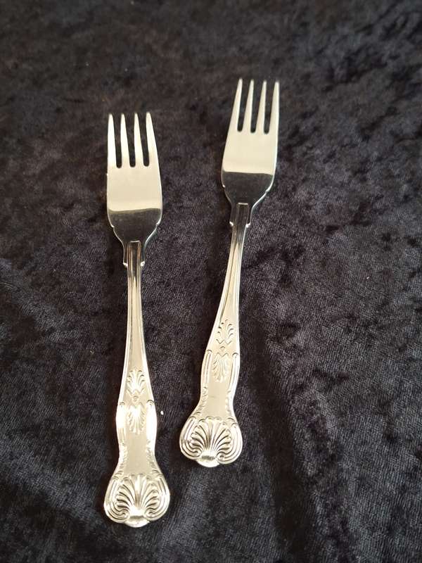 Vintage Set of 2 A1 Silver Plated Eetrite Kings Pattern Fish Forks.