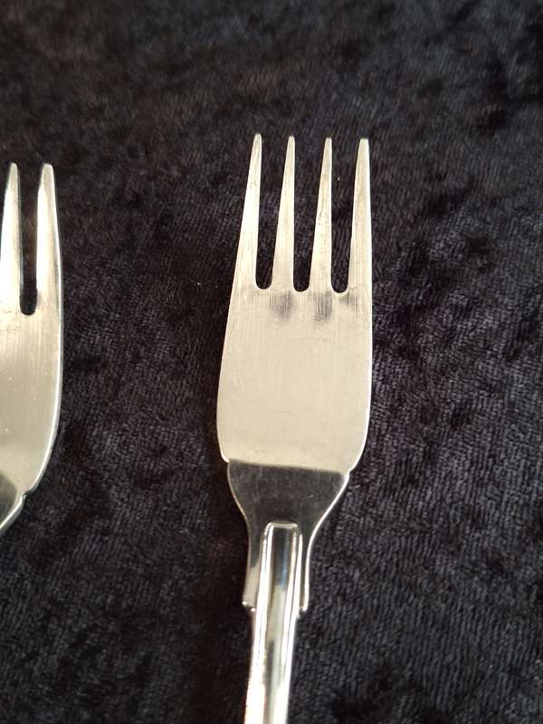 Vintage Set of 2 A1 Silver Plated Eetrite Kings Pattern Fish Forks.