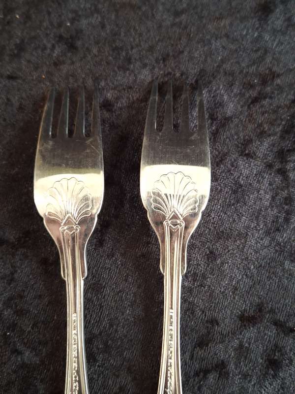 Vintage Set of 2 A1 Silver Plated Eetrite Kings Pattern Fish Forks.