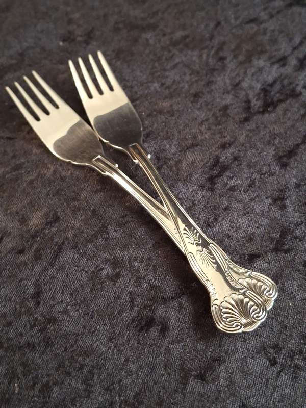 Vintage Set of 2 A1 Silver Plated Eetrite Kings Pattern Fish Forks.