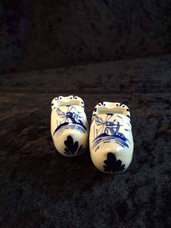 Vintage Hand Painted Delft Blue Ceramic Dutch Clog Ashtray Set