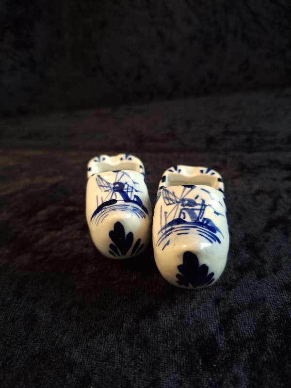 Vintage Hand Painted Delft Blue Ceramic Dutch Clog Ashtray Set
