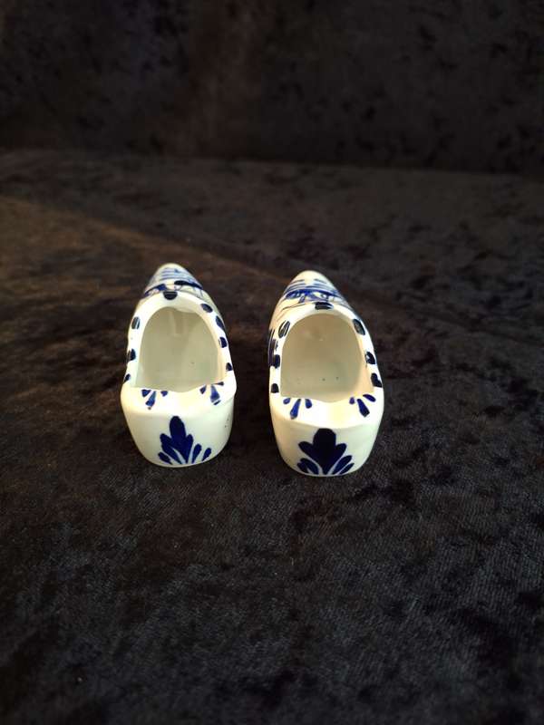 Vintage Hand Painted Delft Blue Ceramic Dutch Clog Ashtray Set