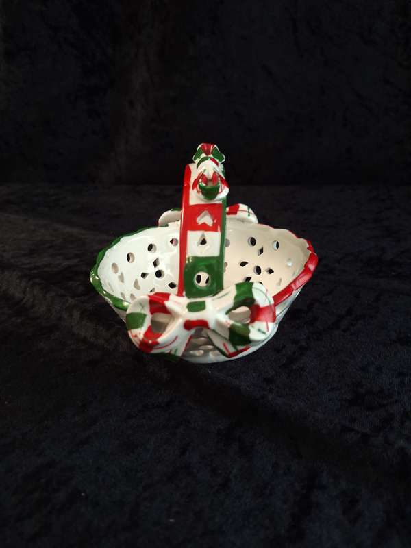Vintage Christmas Ceramic Basket.