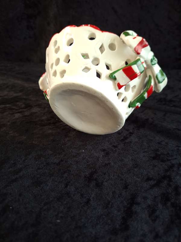 Vintage Christmas Ceramic Basket.