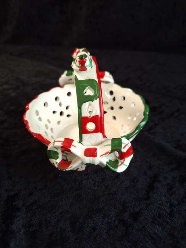Vintage Christmas Ceramic Basket.