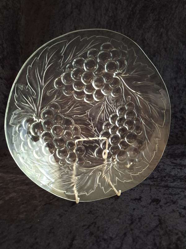 Beautiful Pressed Glass Fruit Bowl.