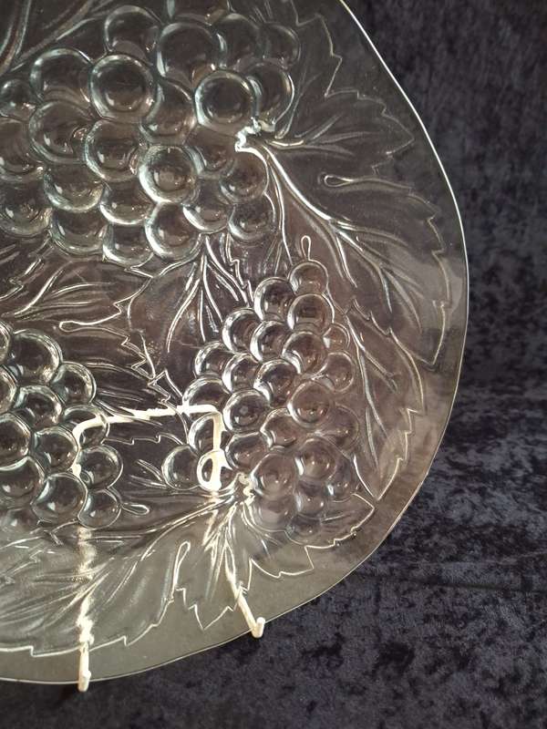 Beautiful Pressed Glass Fruit Bowl.