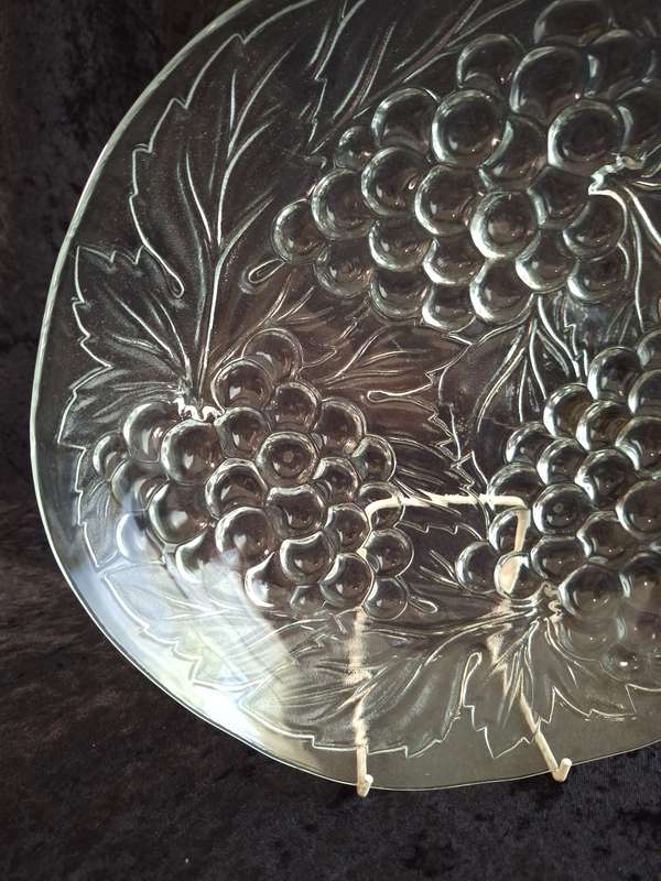 Beautiful Pressed Glass Fruit Bowl.