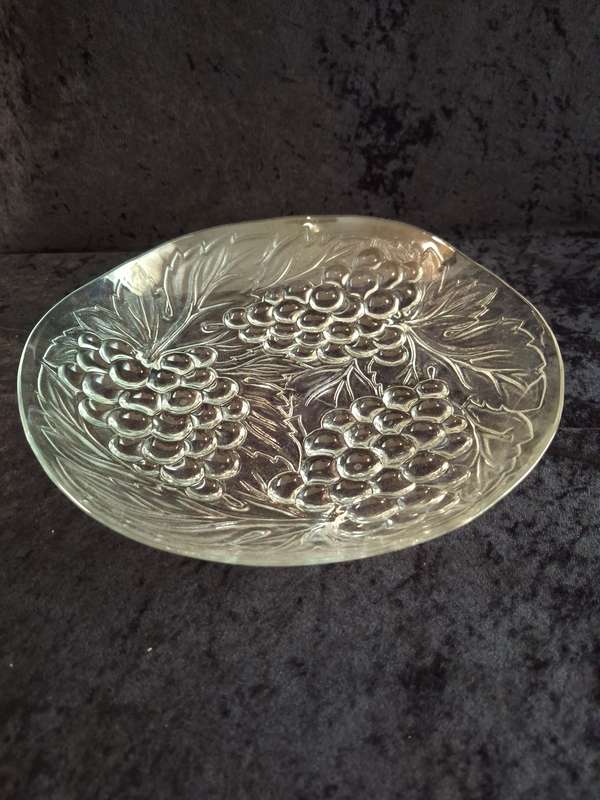 Beautiful Pressed Glass Fruit Bowl.