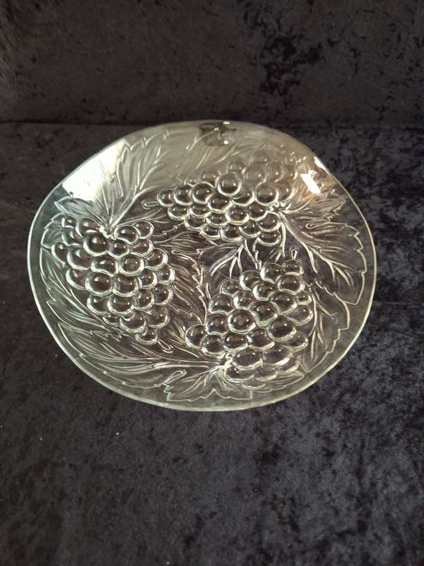 Beautiful Pressed Glass Fruit Bowl.