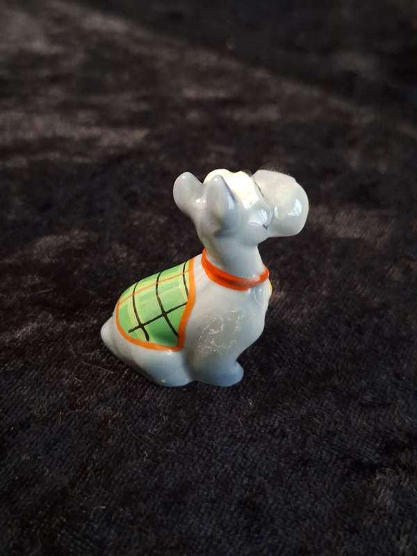 Vintage Wade Disney Hatbox Series Whimsie Figurine.
