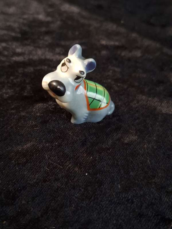 Vintage Wade Disney Hatbox Series Whimsie Figurine.