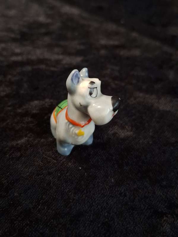 Vintage Wade Disney Hatbox Series Whimsie Figurine.