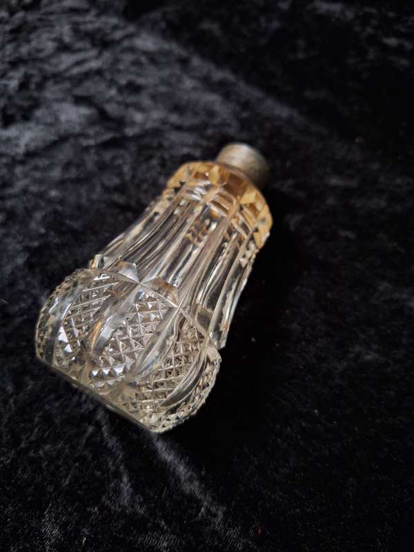 Vintage 1930's Cut Glass Scent Bottle. (Some Small Chips)