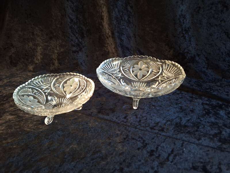 Beautiful Vintage 1950's Pressed Glass Sweet & Fruit Bowl Set.