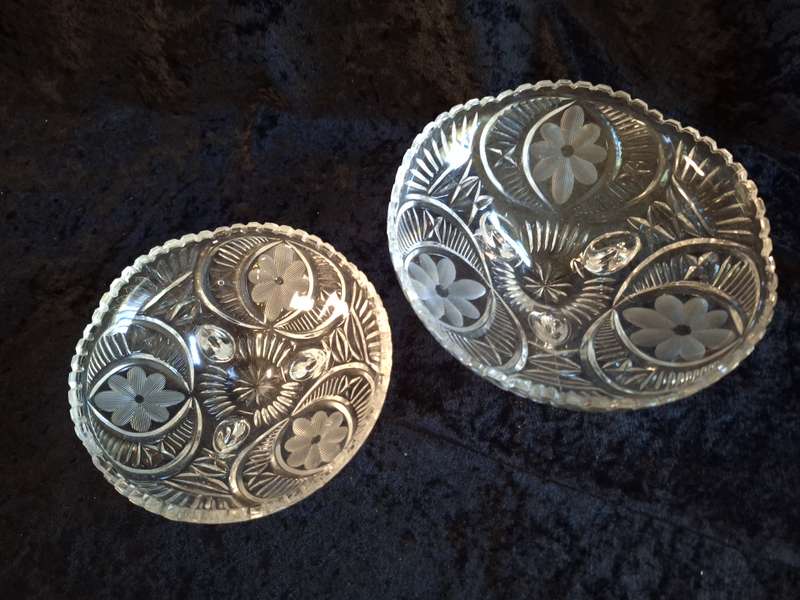 Beautiful Vintage 1950's Pressed Glass Sweet & Fruit Bowl Set.