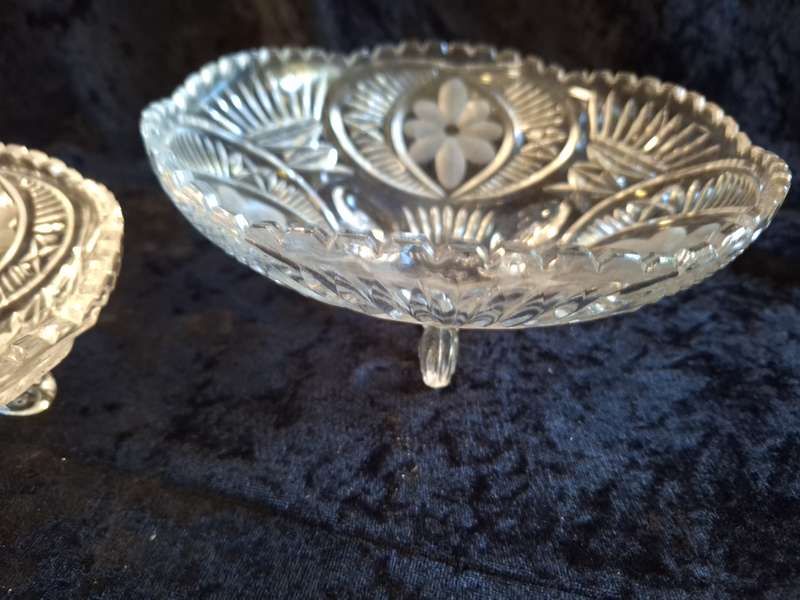 Beautiful Vintage 1950's Pressed Glass Sweet & Fruit Bowl Set.