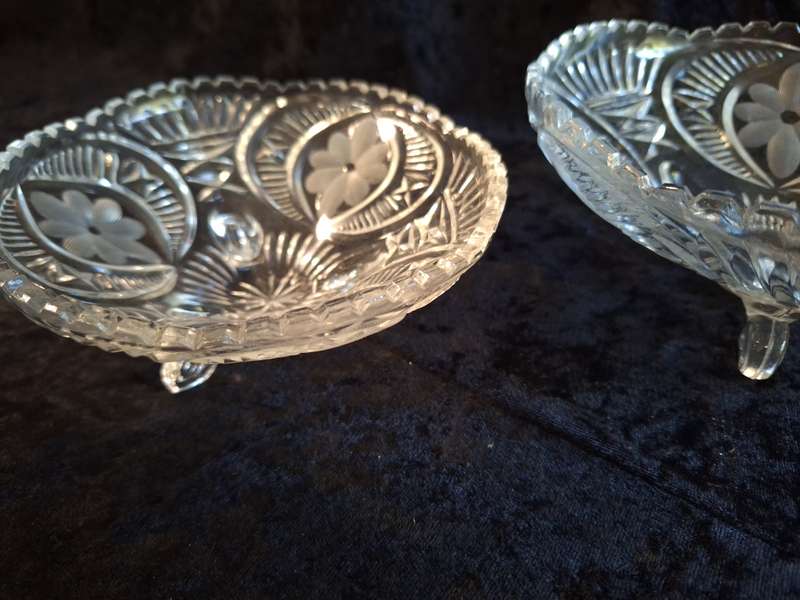 Beautiful Vintage 1950's Pressed Glass Sweet & Fruit Bowl Set.