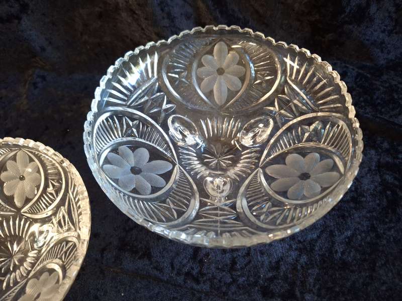 Beautiful Vintage 1950's Pressed Glass Sweet & Fruit Bowl Set.