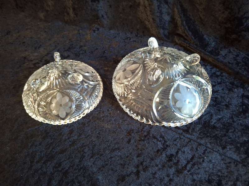 Beautiful Vintage 1950's Pressed Glass Sweet & Fruit Bowl Set.