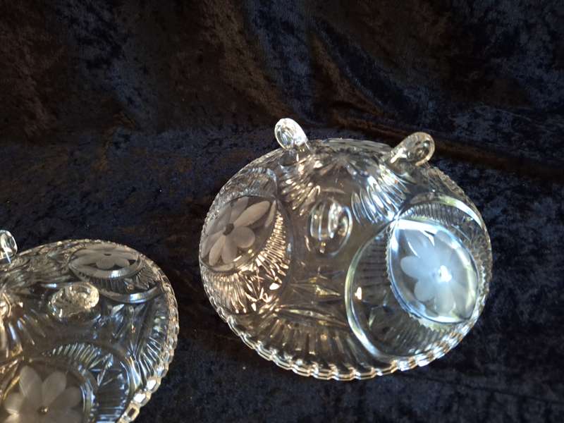 Beautiful Vintage 1950's Pressed Glass Sweet & Fruit Bowl Set.
