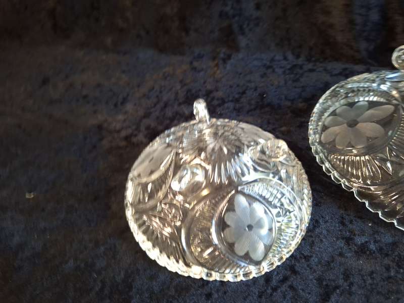 Beautiful Vintage 1950's Pressed Glass Sweet & Fruit Bowl Set.