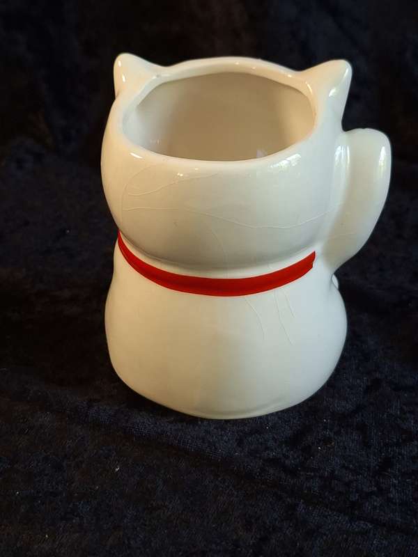 Ceramic Lucky Cat Desk Stationary Holder.