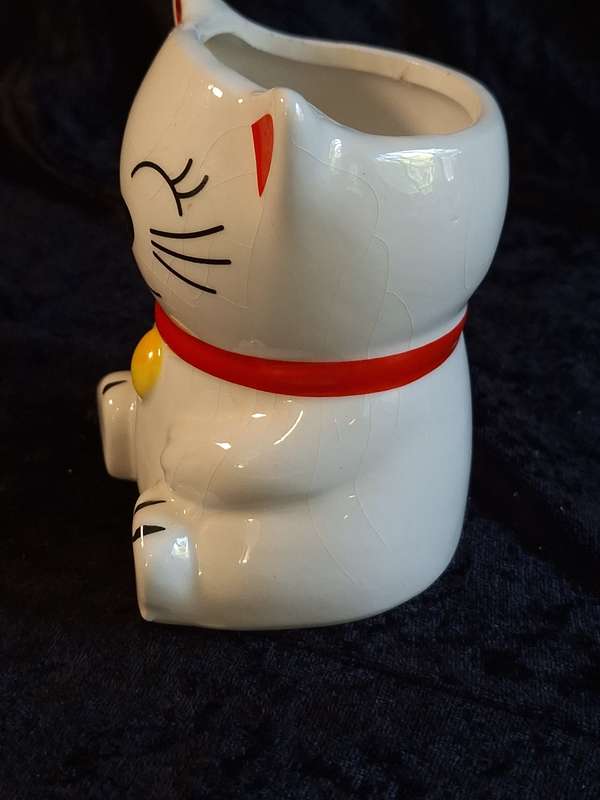 Ceramic Lucky Cat Desk Stationary Holder.
