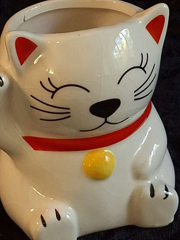 Ceramic Lucky Cat Desk Stationary Holder.