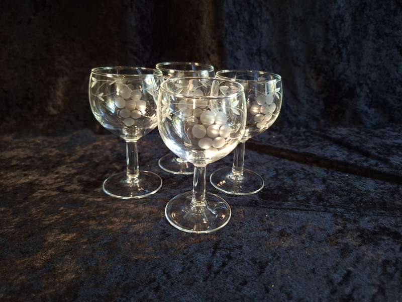 Stunning Vintage Set of 4 Grape Pattern White Wine Glasses.