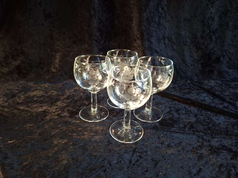 Stunning Vintage Set of 4 Grape Pattern White Wine Glasses.