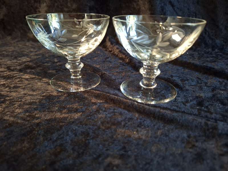 Stunning Vintage Set of 2 Old School Short Stem Champagne Glasses.