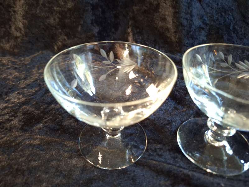 Stunning Vintage Set of 2 Old School Short Stem Champagne Glasses.