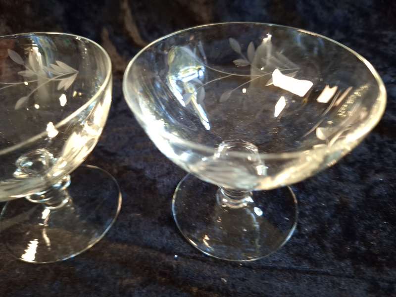 Stunning Vintage Set of 2 Old School Short Stem Champagne Glasses.