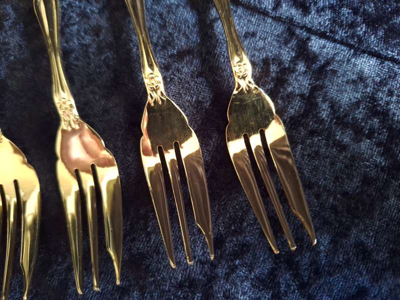 Stunning Set of 24 Crt Gold Plated Eetrite Cake Forks & Teaspoons.
