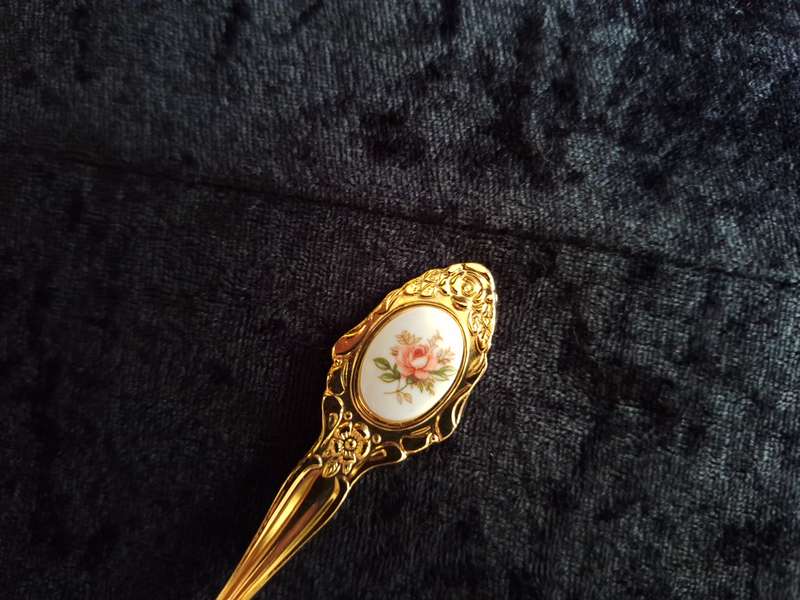 Stunning Set of 24 Crt Gold Plated Eetrite Cake Forks & Teaspoons.