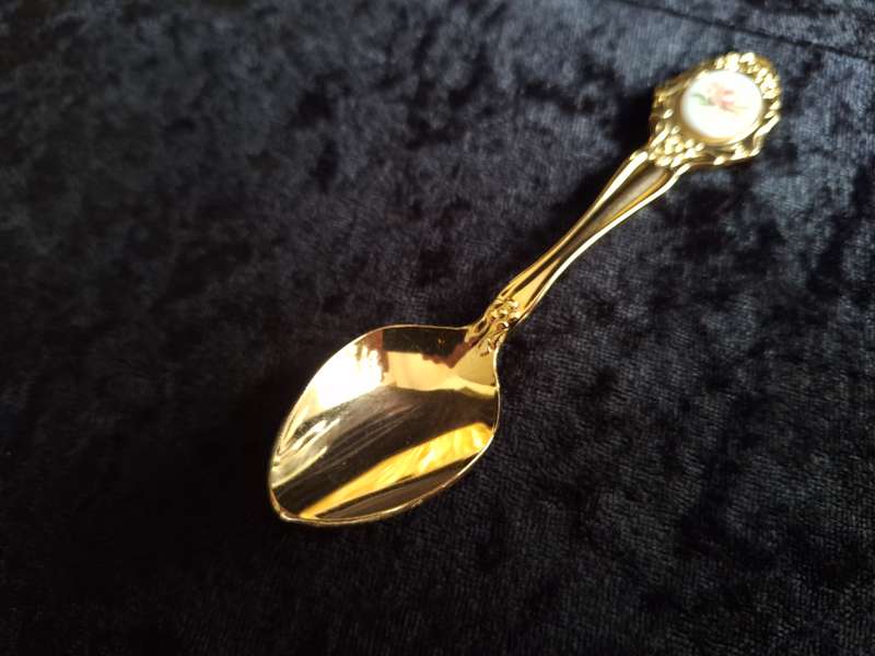 Stunning Set of 24 Crt Gold Plated Eetrite Cake Forks & Teaspoons.