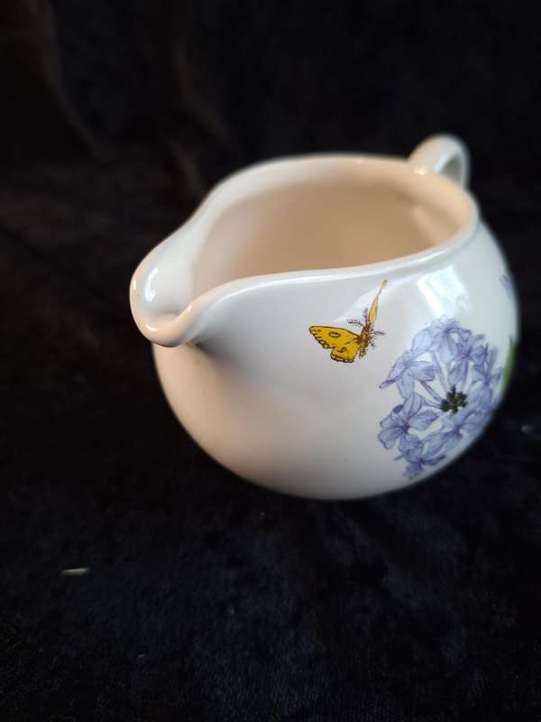 Taurus Ceramics Milk Jug (Plumbago Auriculate - Joan Van Gogh)