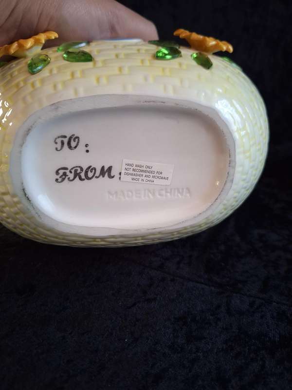Beautiful Ceramic Kitchen Counter Cookie Jar.