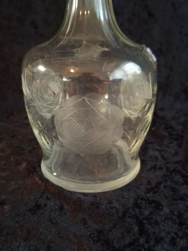Beautiful Vintage Rose Cut Crystal Decanter.