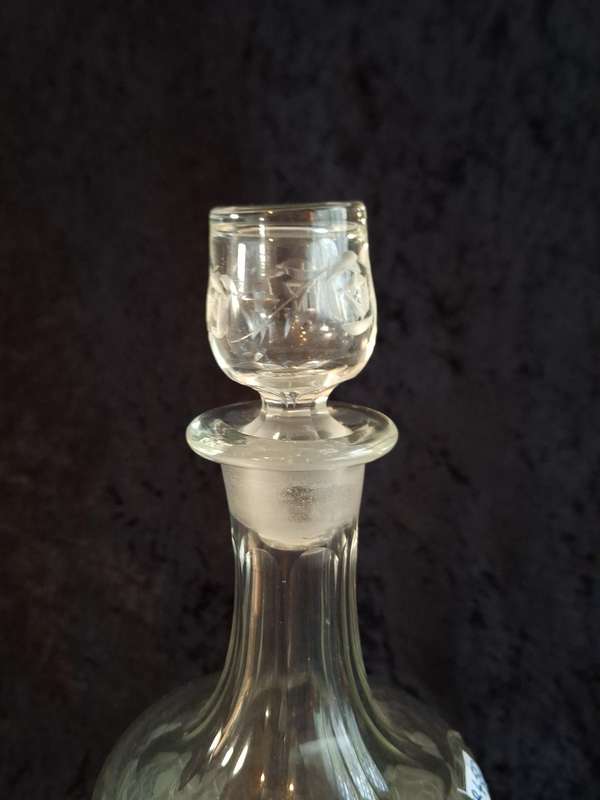 Beautiful Vintage Rose Cut Crystal Decanter.