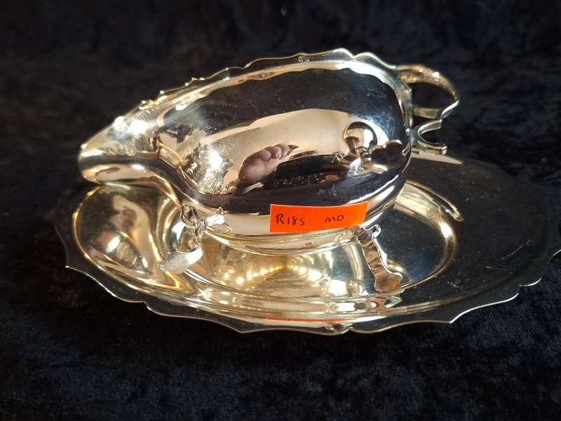 Beautiful Vintage Silver Plate Small Gravy Boat and Tray.