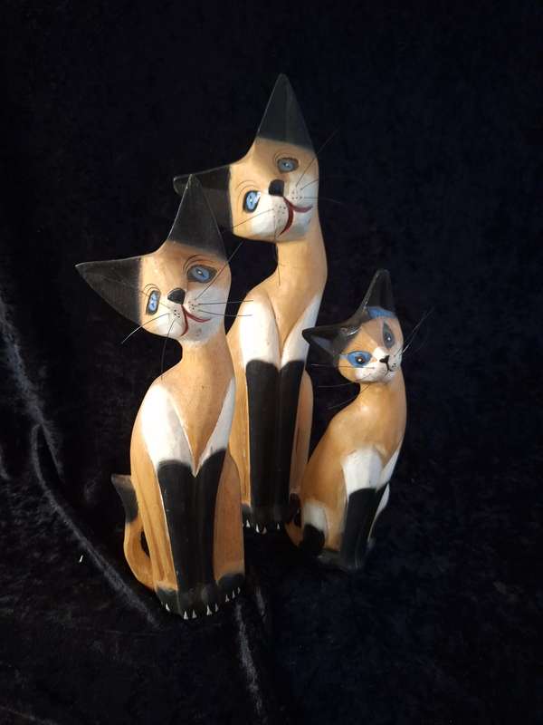 Beautiful Wooden Cat Figurines