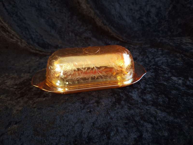 Beautiful Vintage Carnaval Glass Butterdish.