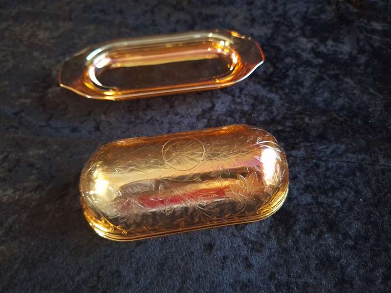 Beautiful Vintage Carnaval Glass Butterdish.