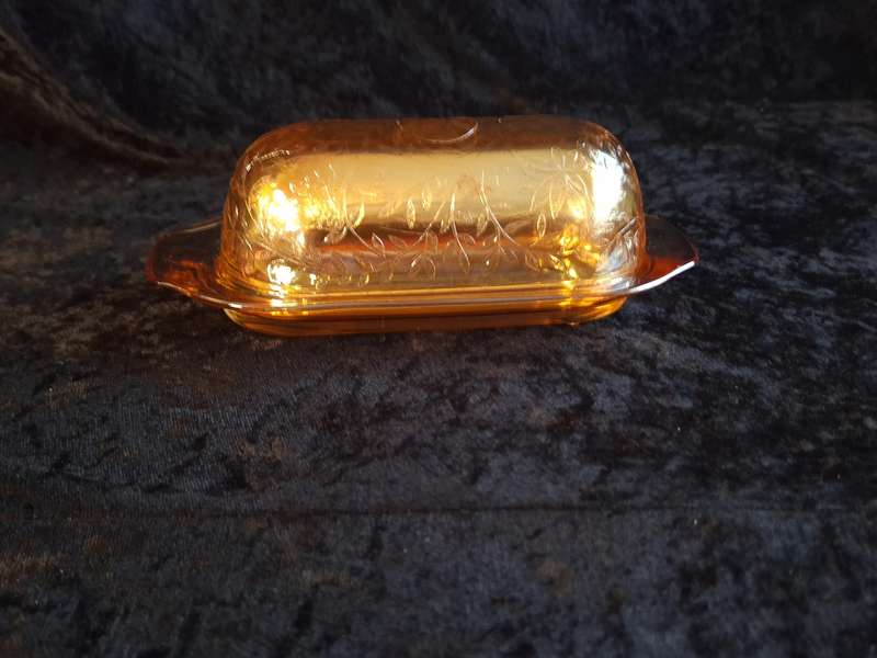 Beautiful Vintage Carnaval Glass Butterdish.