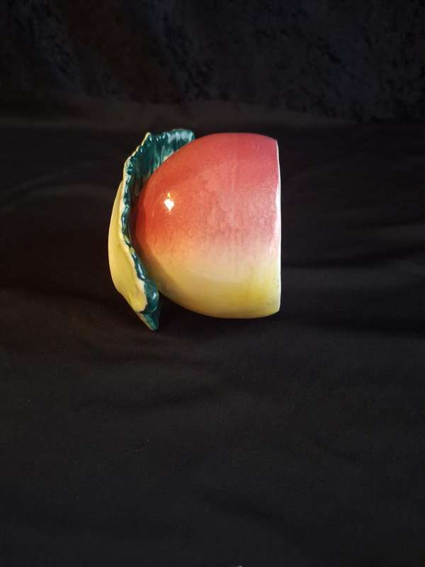 Beautiful Vintage Italian Ceramic Jam Pot. (Small Crack)
