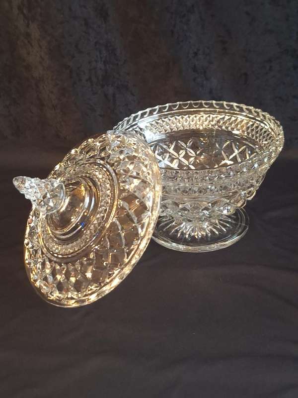 Stunning Vintage Wexford Anchor Hocking Footed Pressed Glass Candy Jar.